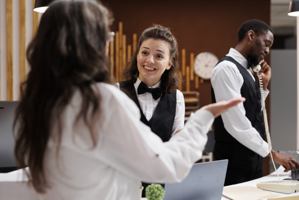vrouwelijke hostess
